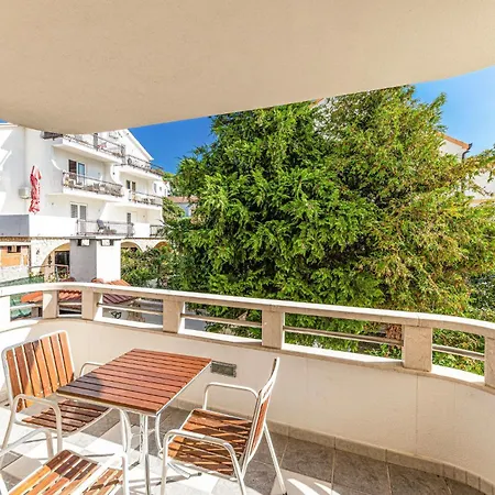 Amazing In Okrug Gornji דירה