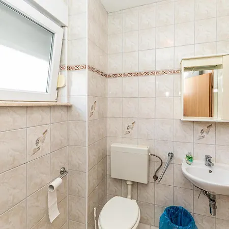 Amazing In Okrug Gornji דירה