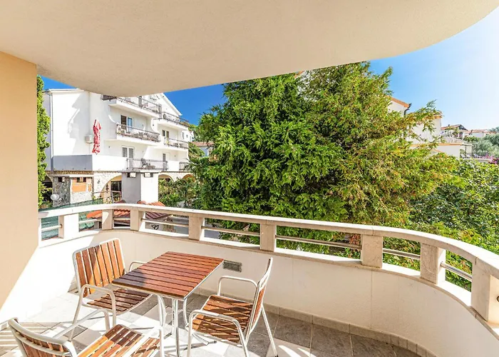 Amazing In Okrug Gornji Apartment